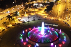 Fuente Plaza Venezuela nocturna